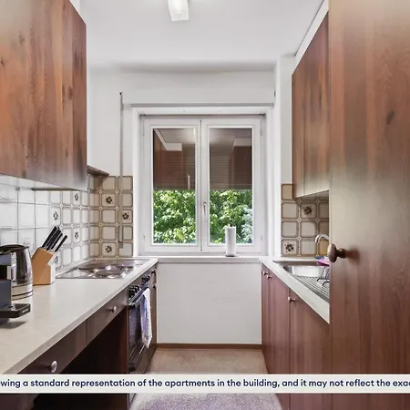 Apartment 15-min To Center: Cozy *