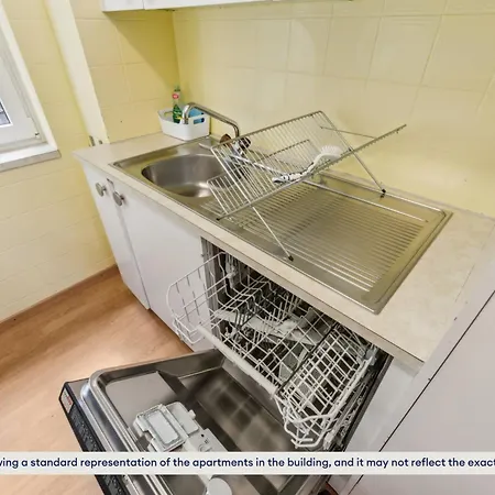 15-min To Center: Cozy Apartment *